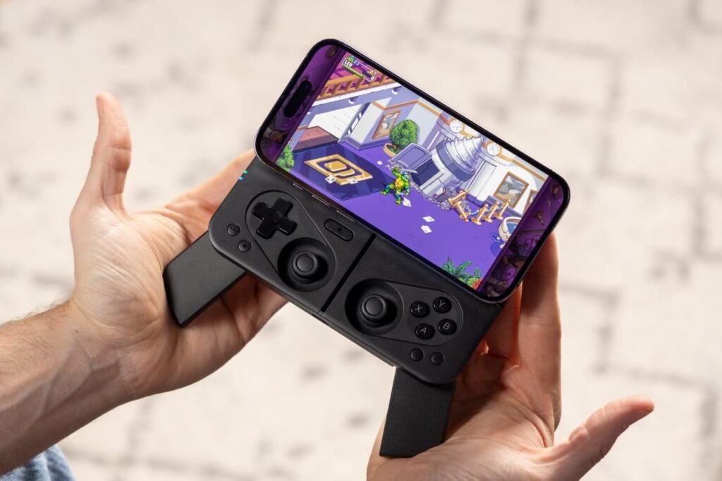 Ohsnap M CON controller mobile Ohsnap M-CON controller in use during mobile gaming session